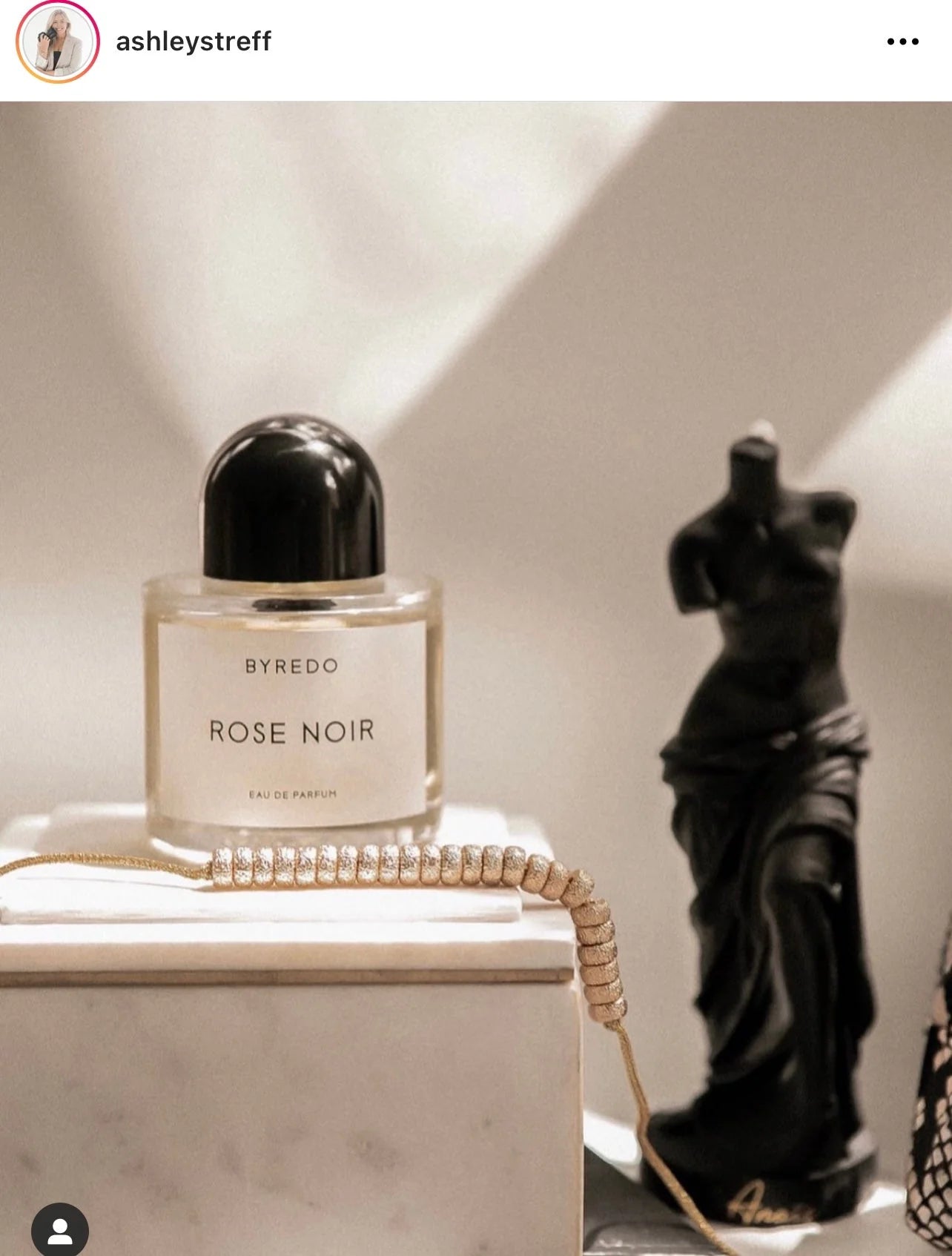 The Venus Candle in Ultra Black