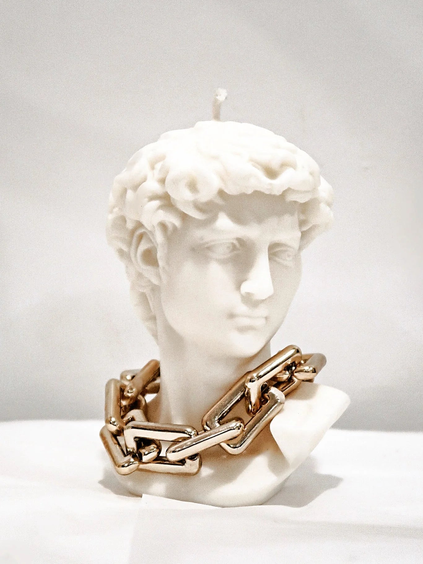 Anaïs Man in Sculpture White