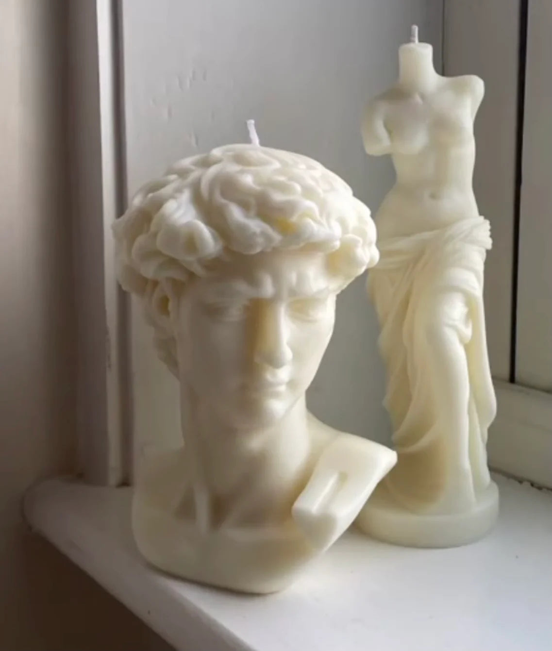 Anaïs Man & Venus Set in Sculpture White