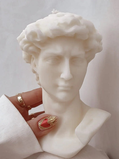 Anaïs Man in Sculpture White