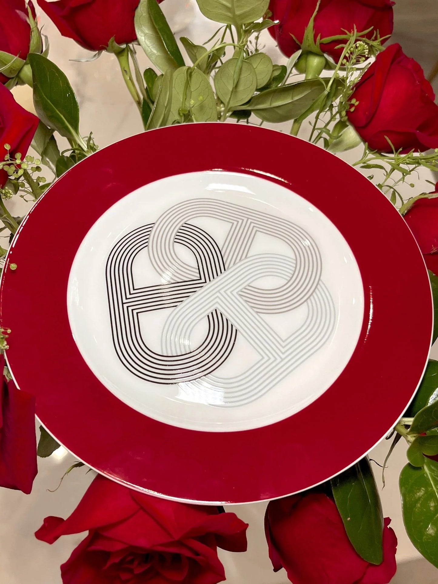 Luxurious Link Ceramic Plate in Red